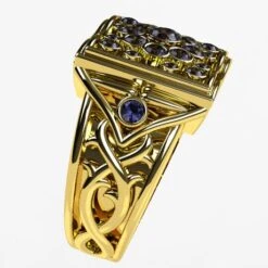 Bague Homme Avec Pierre De Saphir Bleu -Vivalatina Boutiqe chevalierehommepierresdesaphirsorjaune18carats3 min