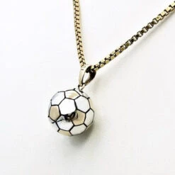 Collier Et Pendentif Ballon De Foot En Or -Vivalatina Boutiqe pendentif ballon foot 2