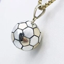 Collier Et Pendentif Ballon De Foot En Or -Vivalatina Boutiqe pendentif ballon foot 3