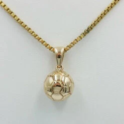 Collier Et Pendentif Ballon De Foot En Or -Vivalatina Boutiqe pendentif ballon foot or 18 carats 1 Copy