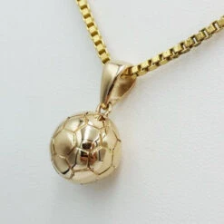 Collier Et Pendentif Ballon De Foot En Or -Vivalatina Boutiqe pendentif ballon foot or 18 carats 2 Copy