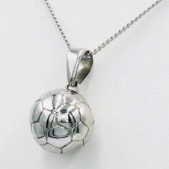 Collier Et Pendentif Ballon De Foot En Or -Vivalatina Boutiqe pendentif ballon foot or blanc 18 carats 2 Copy