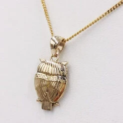 Collier Pendentif Chouette En Or -Vivalatina Boutiqe pendentif chouette or jaune 4 Copy