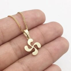 Pendentif Croix Basque Or -Vivalatina Boutiqe pendentif croix basque en or jaune18 carats