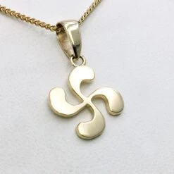 Pendentif Croix Basque Or -Vivalatina Boutiqe pendentif croix basque en or jaune 18 carats Cop