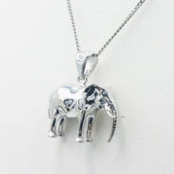 Collier Pendentif Élephant Or -Vivalatina Boutiqe pendentif elephant or blanc 18 carats 2