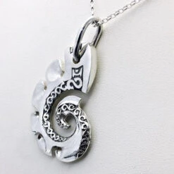 Pendentif Hameçon Polynésien 10 Pendentif Hameçon Polynésien -Vivalatina Boutiqe pendentif hamecon maori 2