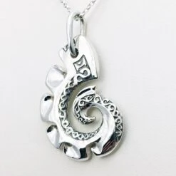 Pendentif Hameçon Polynésien 12 Pendentif Hameçon Polynésien -Vivalatina Boutiqe pendentif hamecon maori 5