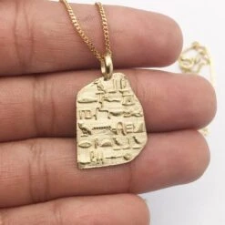 Pendentif Hiéroglyphe Égyptien -Vivalatina Boutiqe pendentif hieroglyphe egyptien or jaune 18 carats 2 C