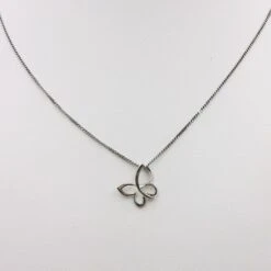 Pendentif Papillon En Or 18 Carats -Vivalatina Boutiqe pendentif papillon or blanc 1