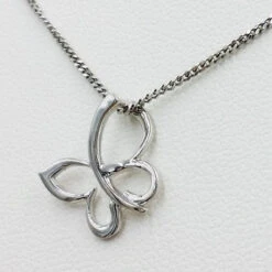 Pendentif Papillon En Or 18 Carats -Vivalatina Boutiqe pendentif papillon or blanc 3