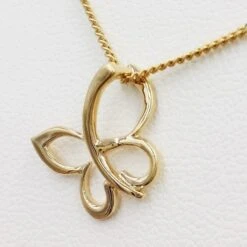 Pendentif Papillon En Or 18 Carats -Vivalatina Boutiqe pendentif papillon or jaune 1