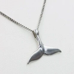 Pendentif Queue De Baleine En Or -Vivalatina Boutiqe pendentif queue baleine or 5 5d3ce8a4 3c86 42fc 8fe8 d95010411cc1
