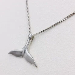 Pendentif Queue De Baleine En Or -Vivalatina Boutiqe pendentif queue baleine or 8