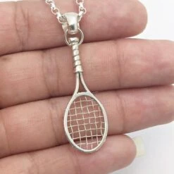 Pendentif Raquette De Tennis En Or -Vivalatina Boutiqe pendentif raquette tennis or blanc 18 carats Copy4