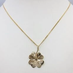 Pendentif Trèfle à Quatre Feuilles En Or 20 Pendentif Trèfle à Quatre Feuilles En Or -Vivalatina Boutiqe pendentif trefle or 1