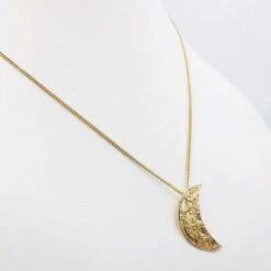 Collier Pendentif Croissant De Lune En Or -Vivalatina Boutiqe pendentifcroissantdeluneorjaune18carats 13