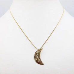 Collier Pendentif Croissant De Lune En Or -Vivalatina Boutiqe pendentifcroissantdeluneorjaune18carats 9