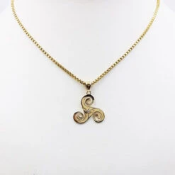 Pendentif Triskel En Or -Vivalatina Boutiqe pendentiftriskelorjaune18carats 1