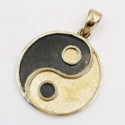 Collier Pendentif Yin Yang En Or 16 Collier Pendentif Yin Yang En Or -Vivalatina Boutiqe pendentifyinyangorjaune18carats 3